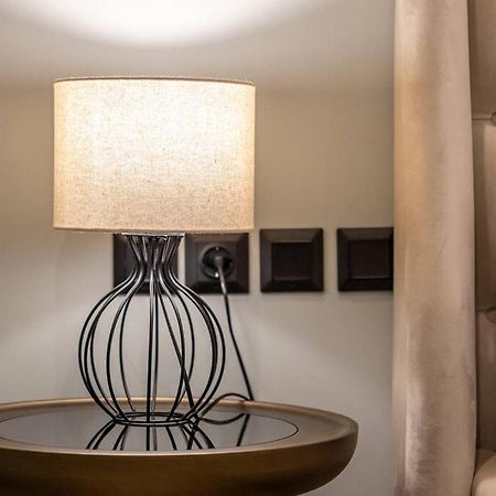 Smaragdi Luxury Jacuzzi Apartment Noho Premium Living Athén Kültér fotó