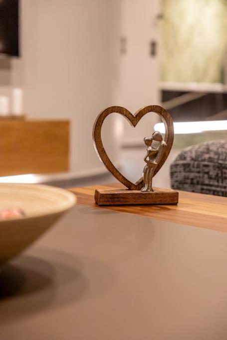 Smaragdi Luxury Jacuzzi Apartment Noho Premium Living Athén Kültér fotó