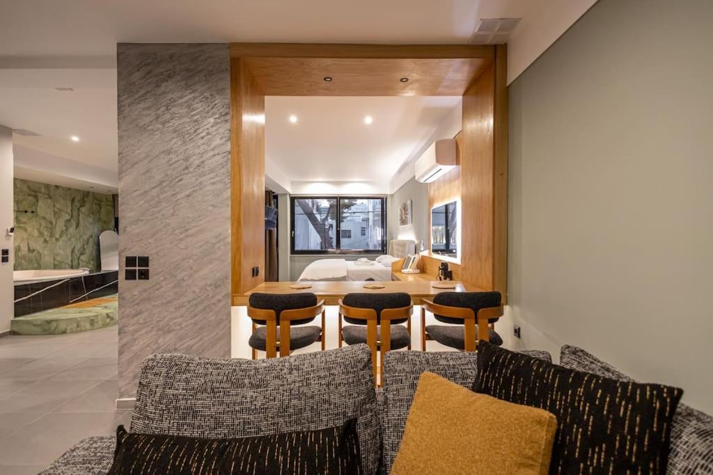 Smaragdi Luxury Jacuzzi Apartment Noho Premium Living Athén Kültér fotó