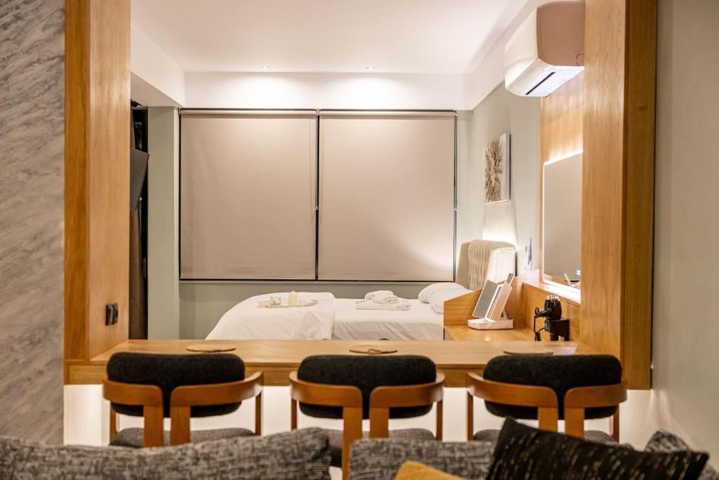 Smaragdi Luxury Jacuzzi Apartment Noho Premium Living Athén Kültér fotó