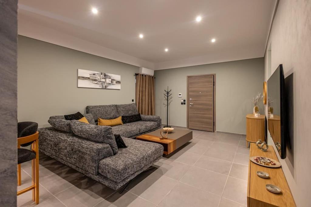 Smaragdi Luxury Jacuzzi Apartment Noho Premium Living Athén Kültér fotó