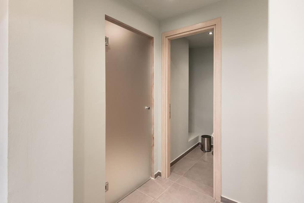 Smaragdi Luxury Jacuzzi Apartment Noho Premium Living Athén Kültér fotó