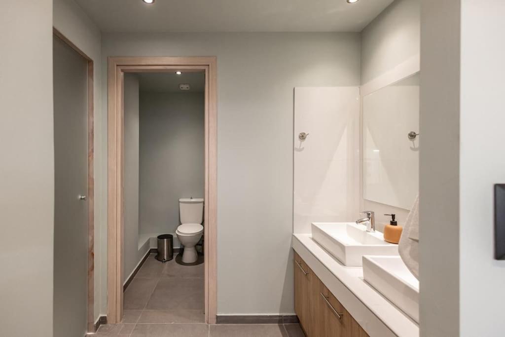 Smaragdi Luxury Jacuzzi Apartment Noho Premium Living Athén Kültér fotó