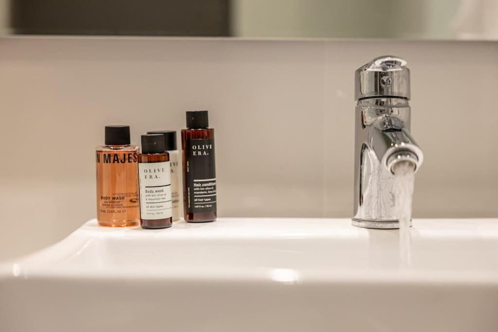 Smaragdi Luxury Jacuzzi Apartment Noho Premium Living Athén Kültér fotó