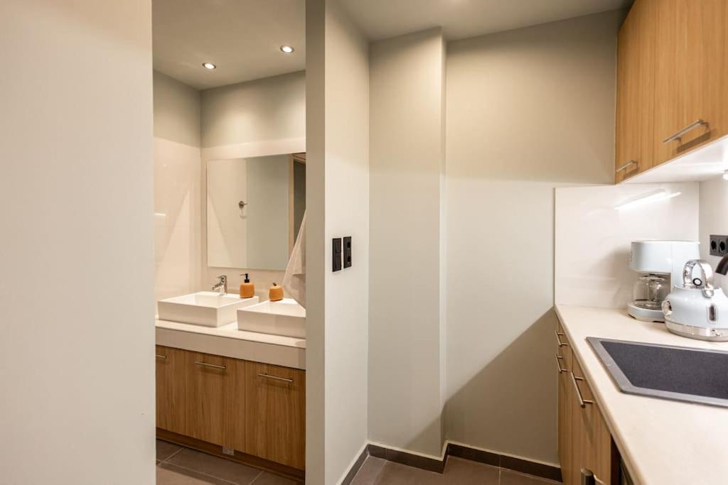 Smaragdi Luxury Jacuzzi Apartment Noho Premium Living Athén Kültér fotó