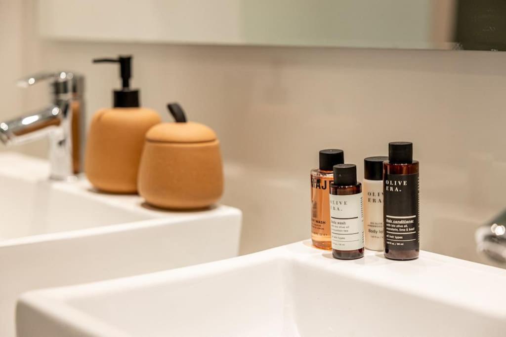 Smaragdi Luxury Jacuzzi Apartment Noho Premium Living Athén Kültér fotó