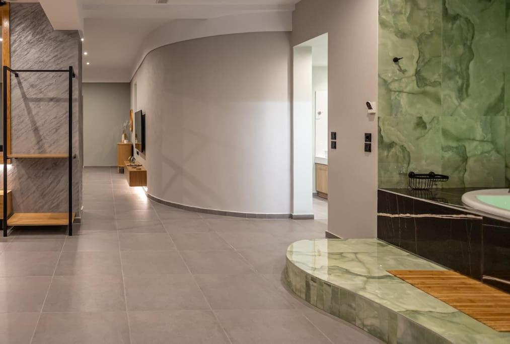 Smaragdi Luxury Jacuzzi Apartment Noho Premium Living Athén Kültér fotó