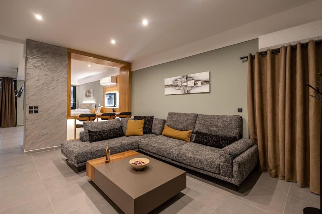 Smaragdi Luxury Jacuzzi Apartment Noho Premium Living Athén Kültér fotó