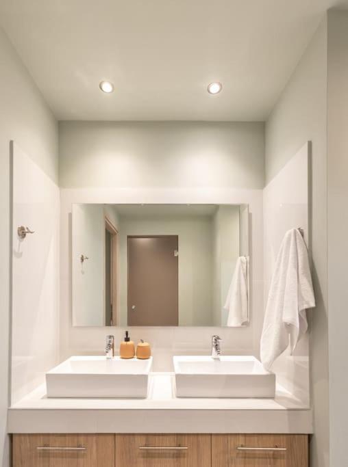 Smaragdi Luxury Jacuzzi Apartment Noho Premium Living Athén Kültér fotó
