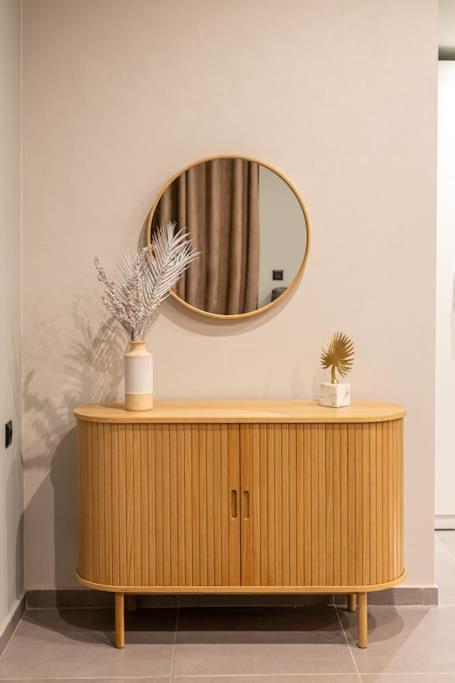 Smaragdi Luxury Jacuzzi Apartment Noho Premium Living Athén Kültér fotó