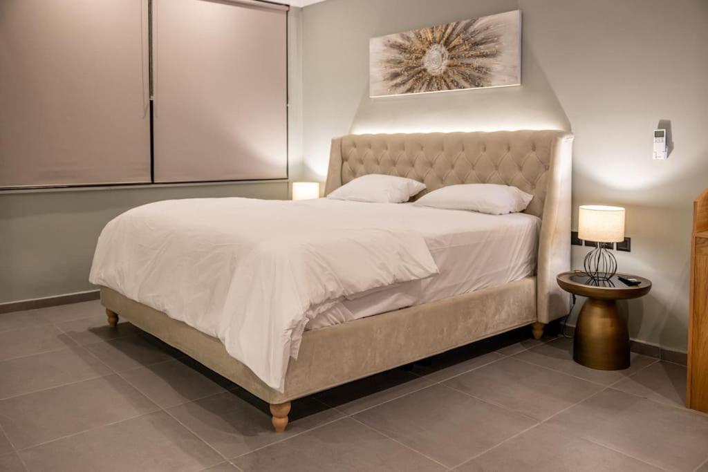 Smaragdi Luxury Jacuzzi Apartment Noho Premium Living Athén Kültér fotó