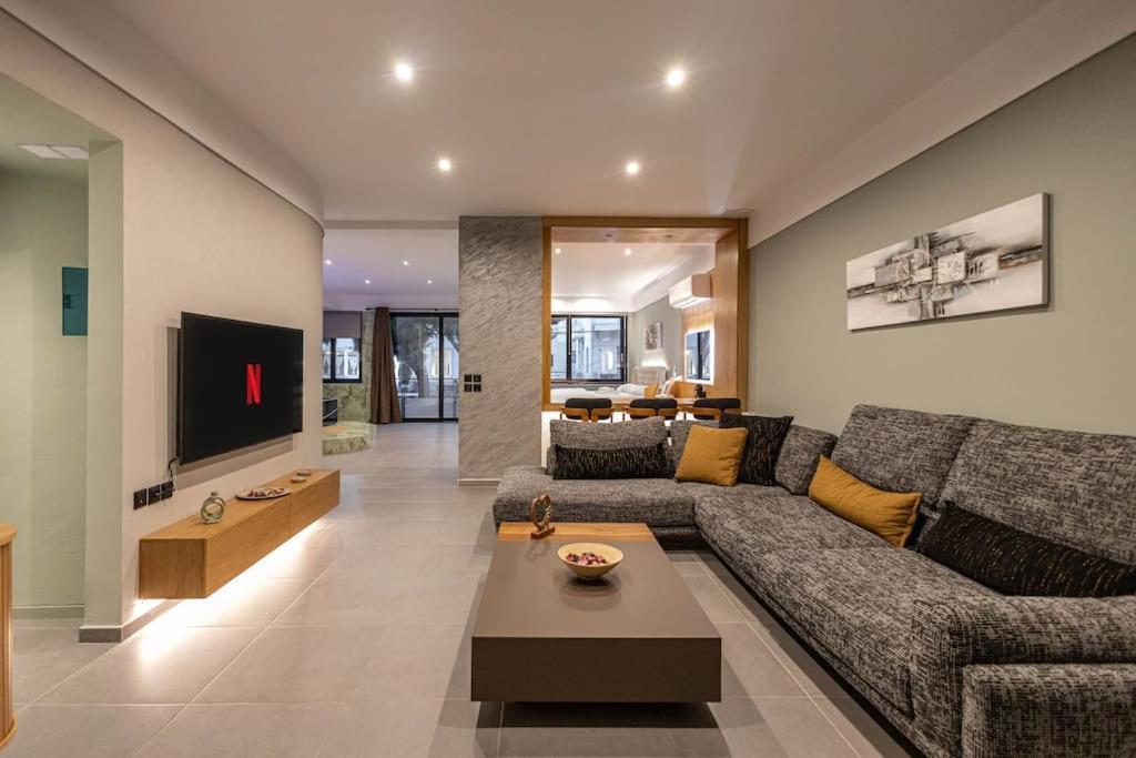 Smaragdi Luxury Jacuzzi Apartment Noho Premium Living Athén Kültér fotó
